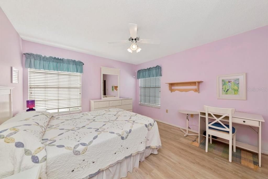 待售: $349,000 (2 贝兹, 2 浴室, 1334 平方英尺)