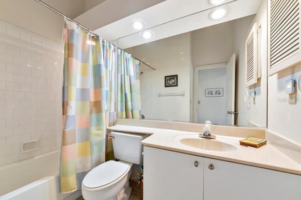 待售: $349,000 (2 贝兹, 2 浴室, 1334 平方英尺)