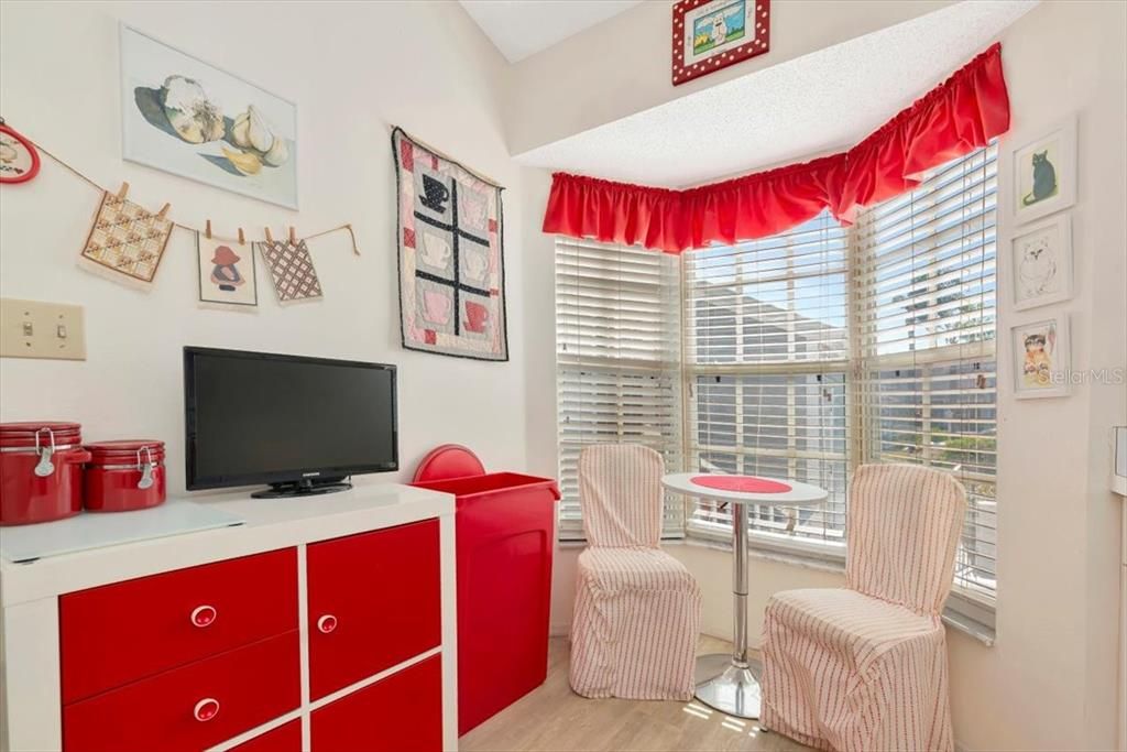 待售: $349,000 (2 贝兹, 2 浴室, 1334 平方英尺)