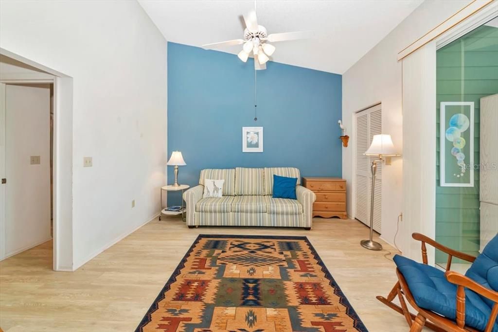 待售: $349,000 (2 贝兹, 2 浴室, 1334 平方英尺)