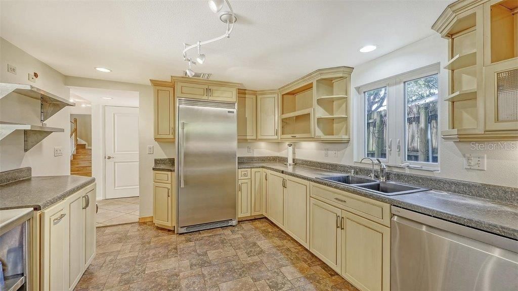 For Sale: $875,000 (4 beds, 3 baths, 2861 Square Feet)