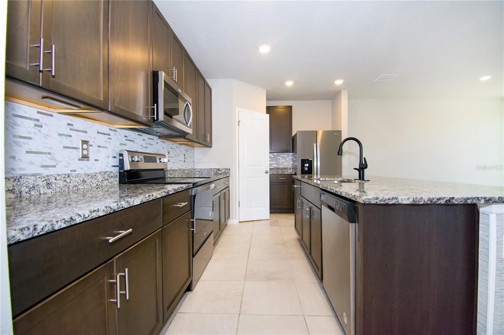 待售: $354,990 (4 贝兹, 2 浴室, 1849 平方英尺)