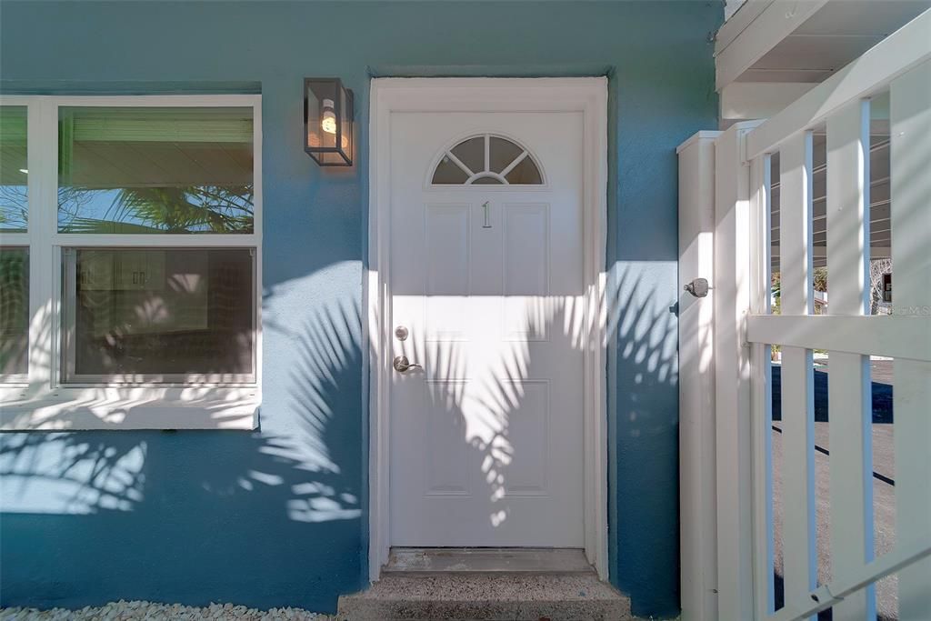 For Rent: $2,200 (2 beds, 1 baths, 676 Square Feet)