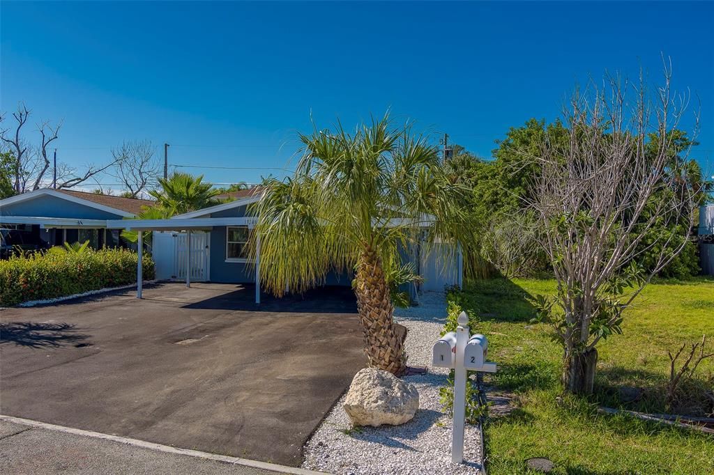 For Rent: $2,200 (2 beds, 1 baths, 676 Square Feet)