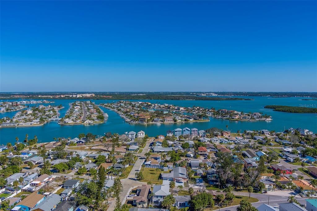 For Rent: $2,200 (2 beds, 1 baths, 676 Square Feet)