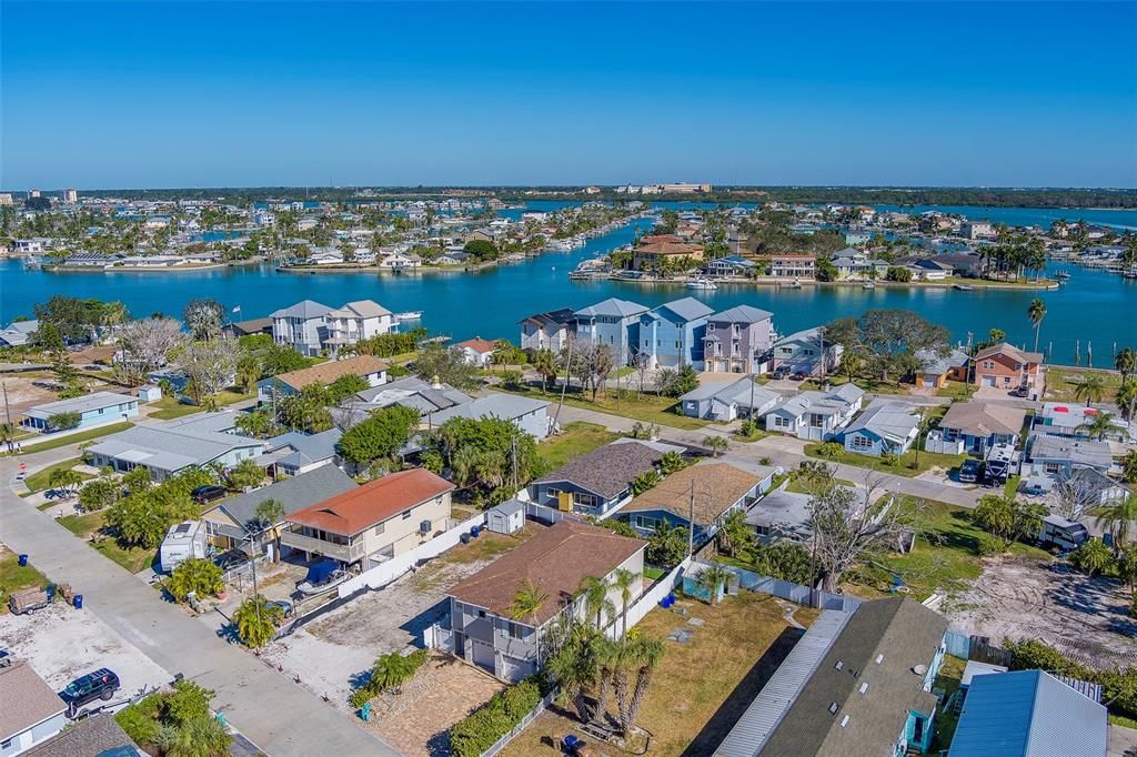 For Rent: $2,200 (2 beds, 1 baths, 676 Square Feet)