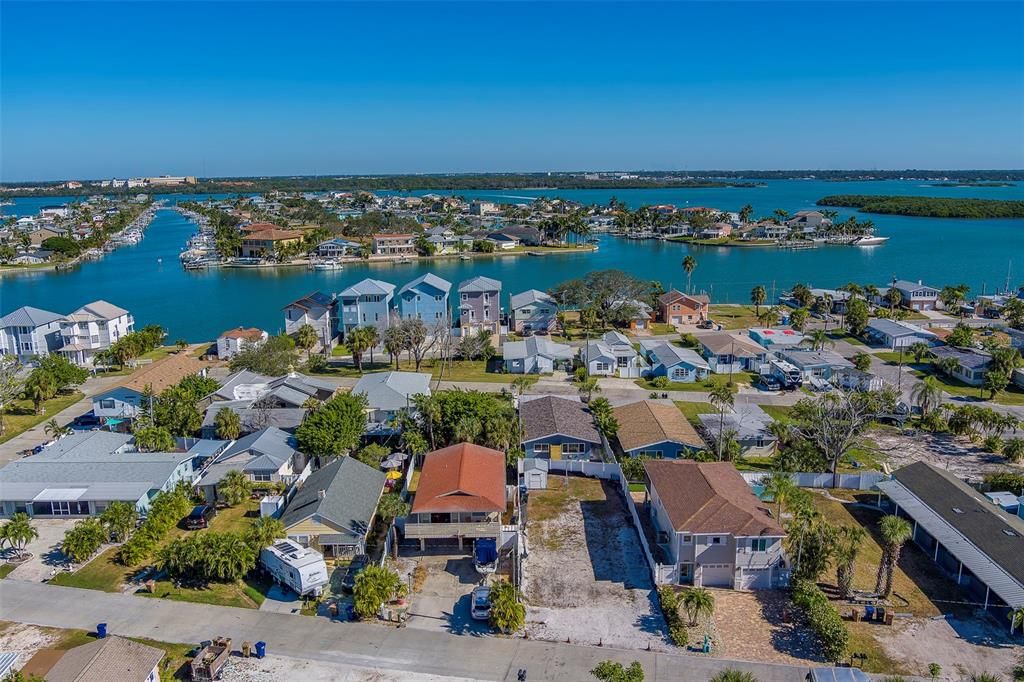 For Rent: $2,200 (2 beds, 1 baths, 676 Square Feet)