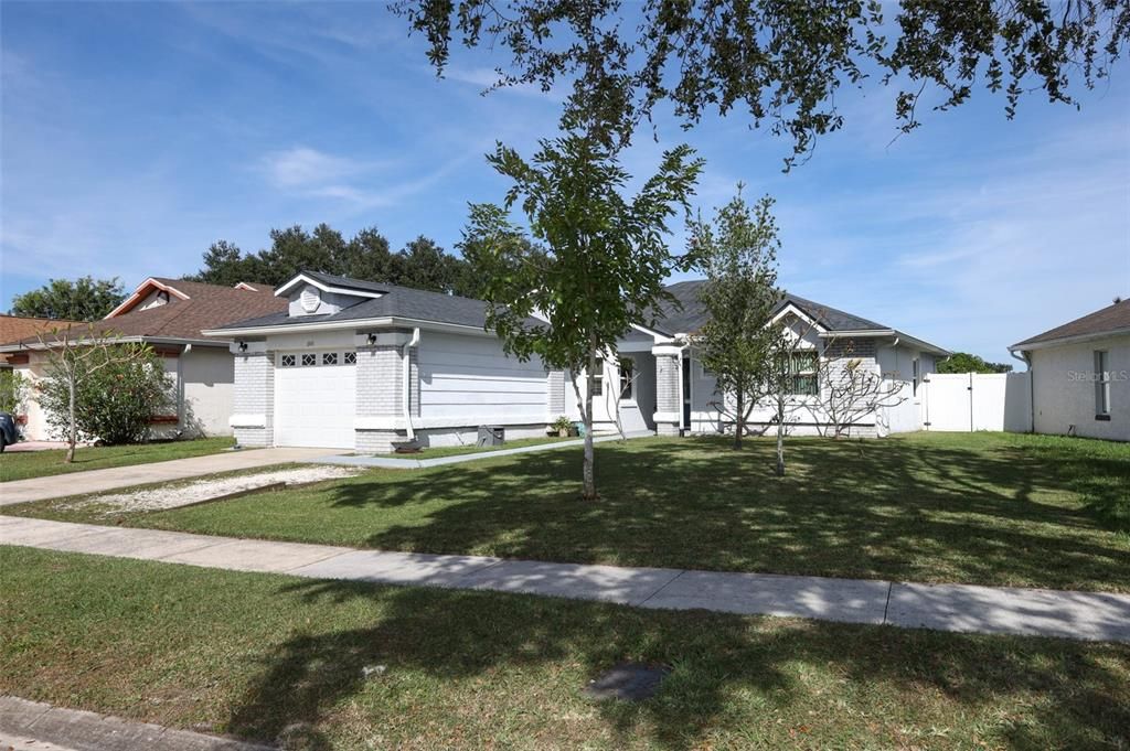 合同活跃: $325,000 (3 贝兹, 2 浴室, 1341 平方英尺)