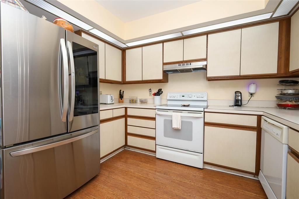 合同活跃: $325,000 (3 贝兹, 2 浴室, 1341 平方英尺)