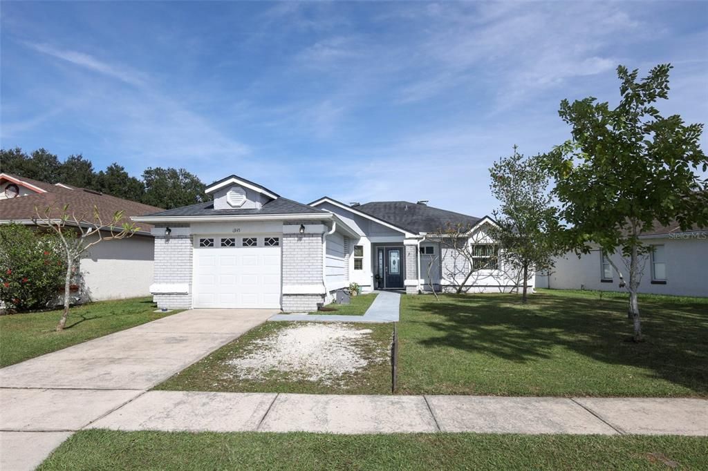 合同活跃: $325,000 (3 贝兹, 2 浴室, 1341 平方英尺)