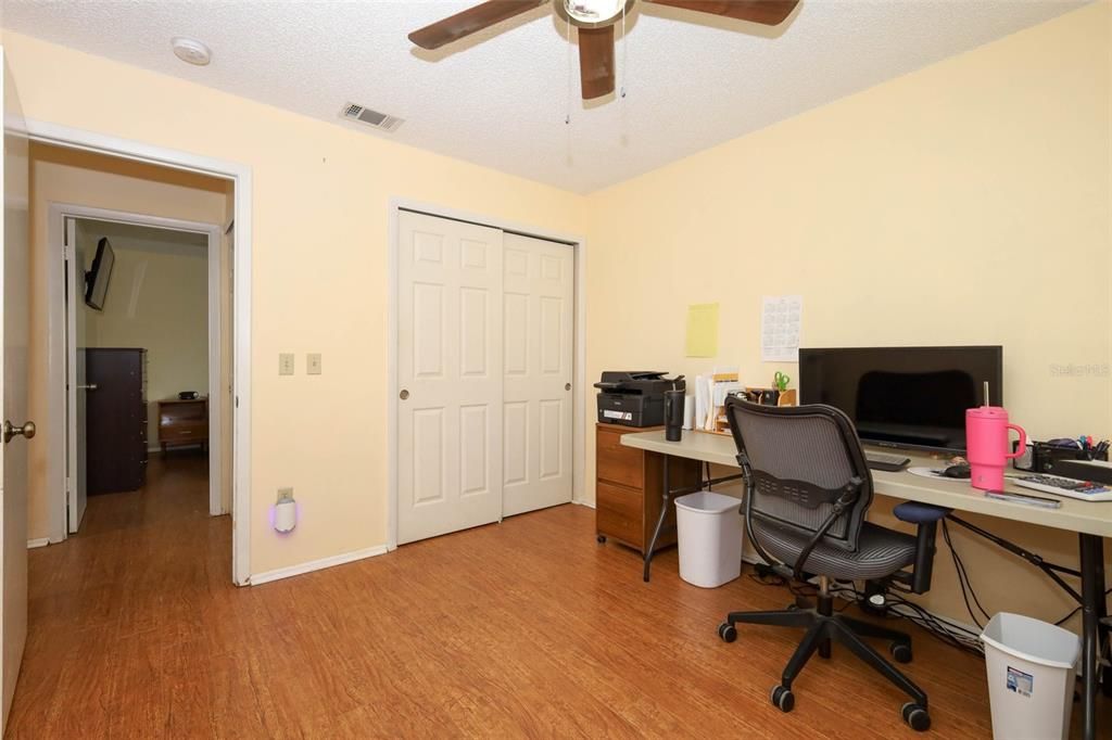 合同活跃: $325,000 (3 贝兹, 2 浴室, 1341 平方英尺)