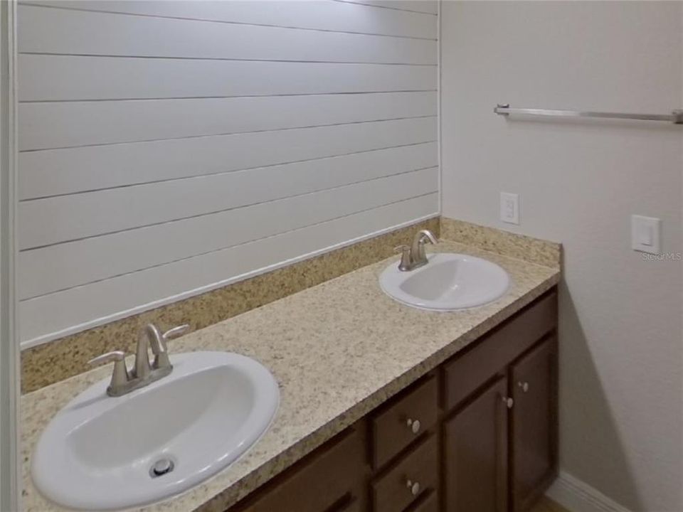 For Rent: $2,219 (3 beds, 2 baths, 1549 Square Feet)