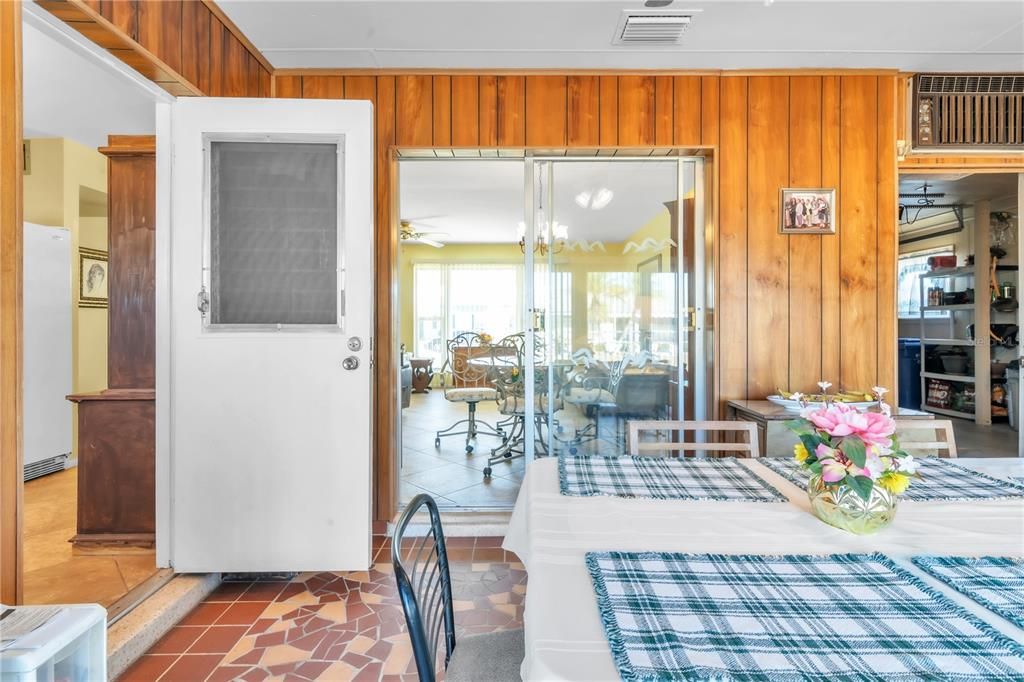 待售: $220,000 (2 贝兹, 1 浴室, 1149 平方英尺)