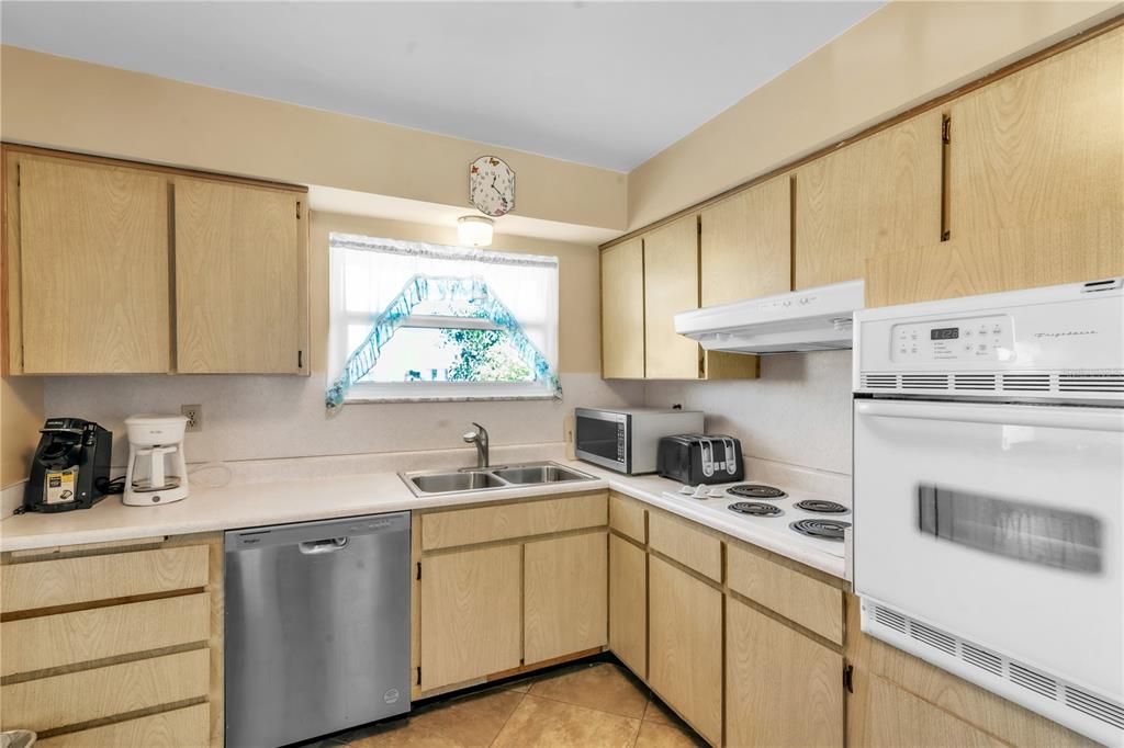 待售: $220,000 (2 贝兹, 1 浴室, 1149 平方英尺)