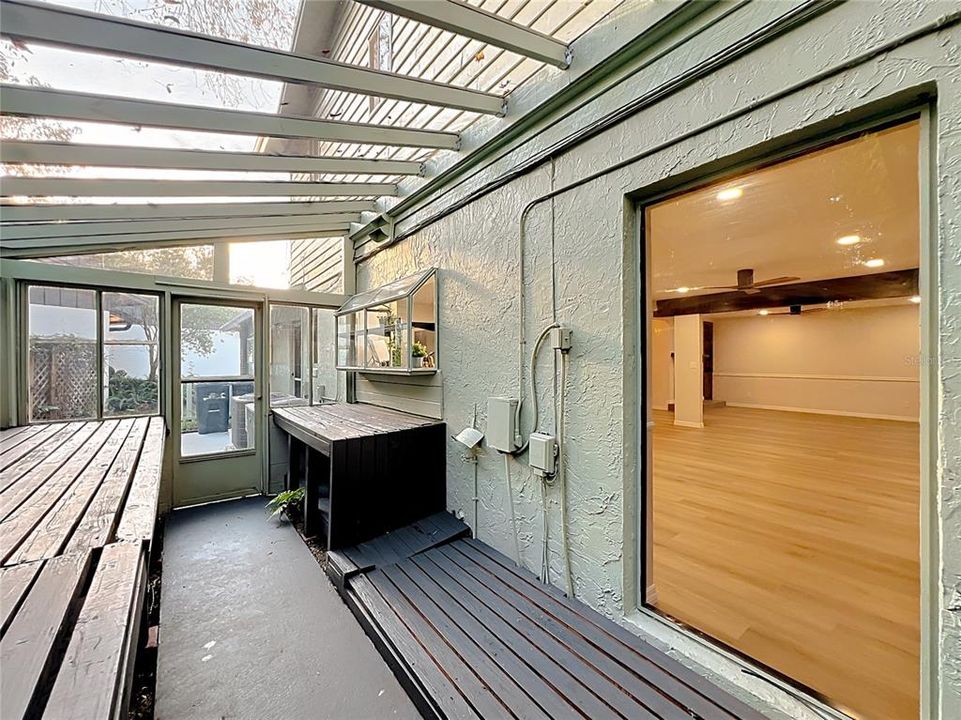 Activo con contrato: $569,000 (3 camas, 3 baños, 2332 Pies cuadrados)