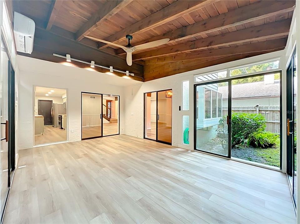 Activo con contrato: $569,000 (3 camas, 3 baños, 2332 Pies cuadrados)