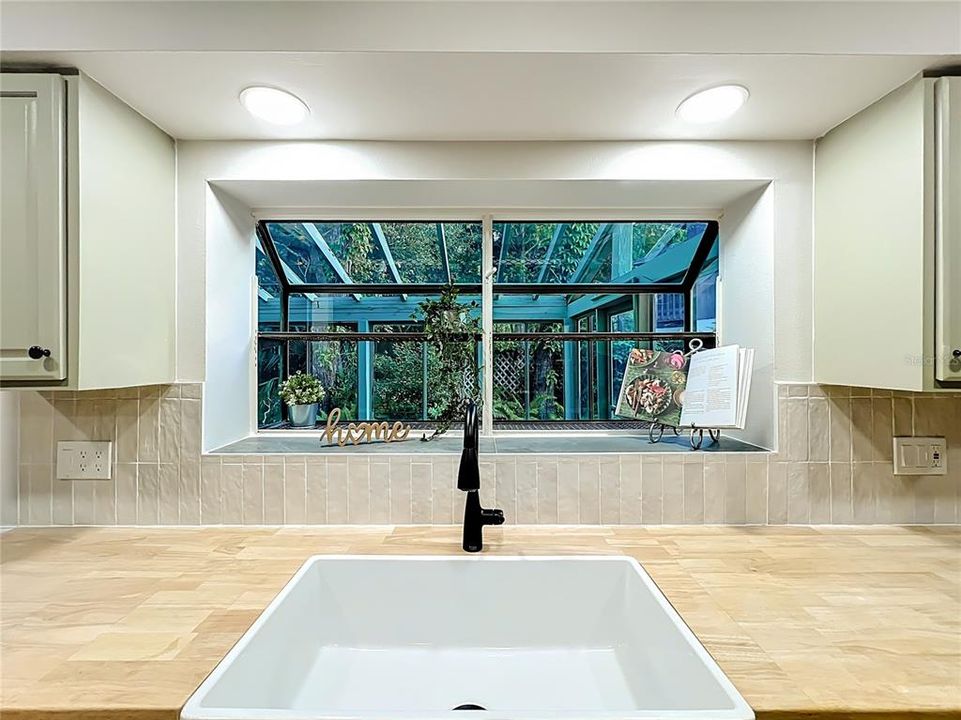 Activo con contrato: $569,000 (3 camas, 3 baños, 2332 Pies cuadrados)