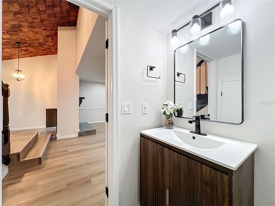 Activo con contrato: $569,000 (3 camas, 3 baños, 2332 Pies cuadrados)