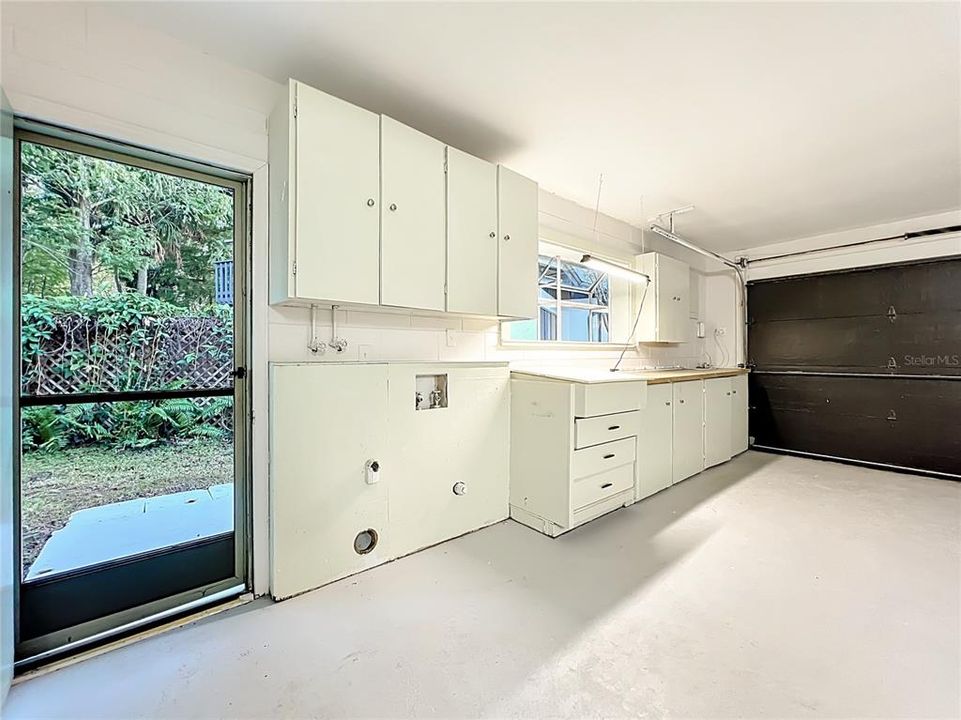 Activo con contrato: $569,000 (3 camas, 3 baños, 2332 Pies cuadrados)