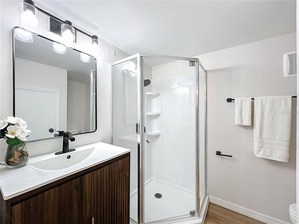 Activo con contrato: $569,000 (3 camas, 3 baños, 2332 Pies cuadrados)