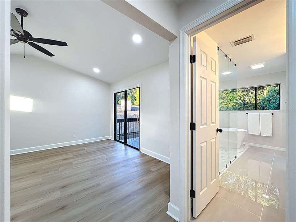 Activo con contrato: $569,000 (3 camas, 3 baños, 2332 Pies cuadrados)