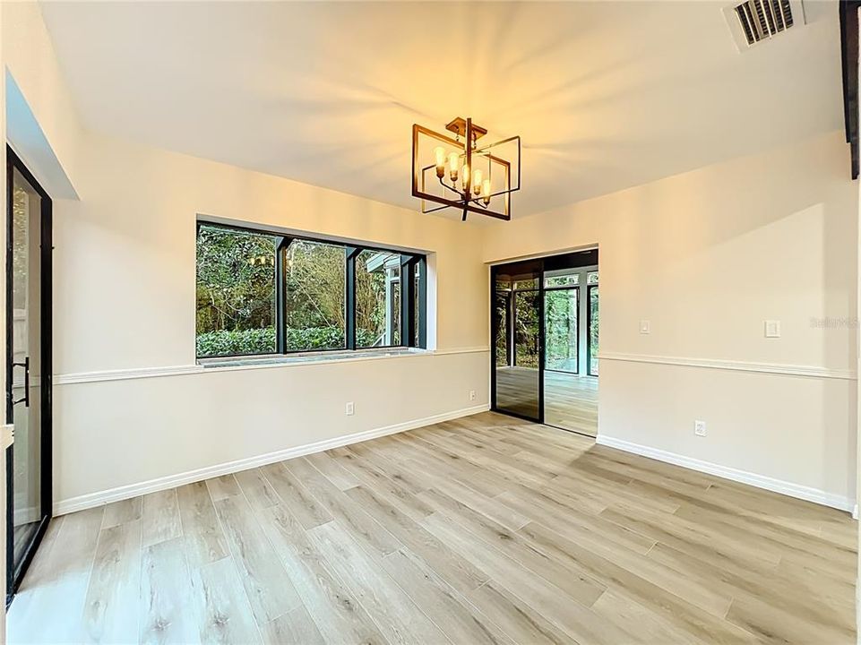 Activo con contrato: $569,000 (3 camas, 3 baños, 2332 Pies cuadrados)