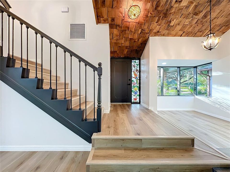 Activo con contrato: $569,000 (3 camas, 3 baños, 2332 Pies cuadrados)