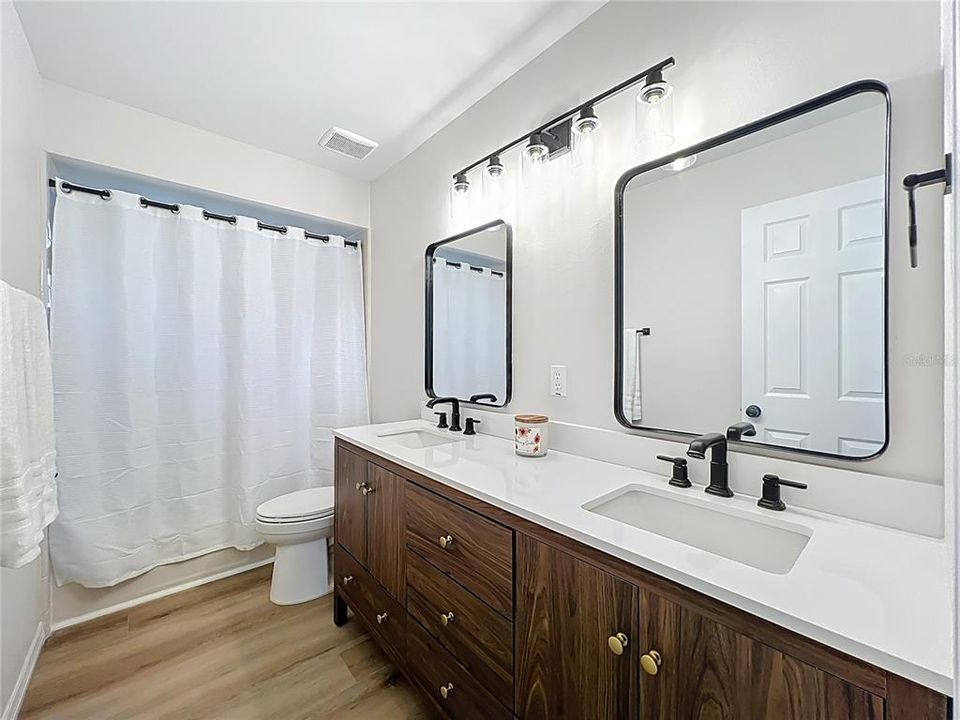 Activo con contrato: $569,000 (3 camas, 3 baños, 2332 Pies cuadrados)