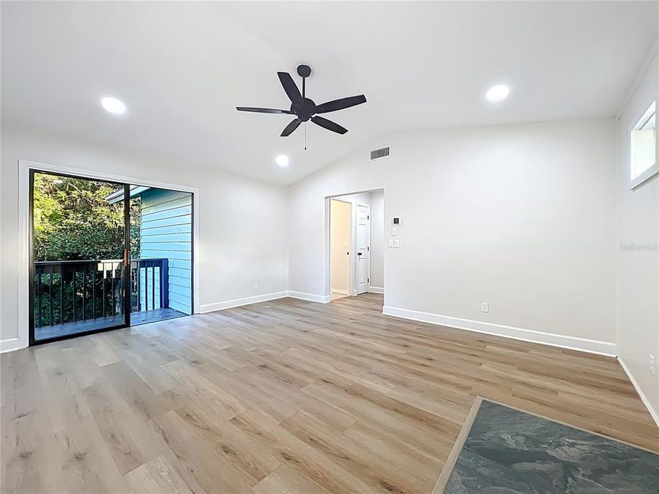 Activo con contrato: $569,000 (3 camas, 3 baños, 2332 Pies cuadrados)