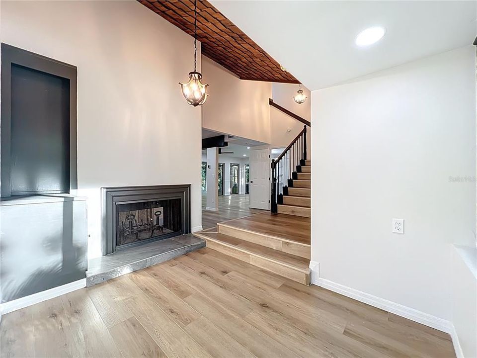 Activo con contrato: $569,000 (3 camas, 3 baños, 2332 Pies cuadrados)