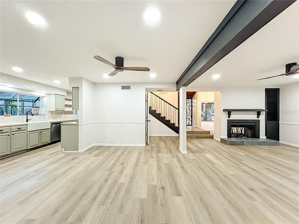 Activo con contrato: $569,000 (3 camas, 3 baños, 2332 Pies cuadrados)