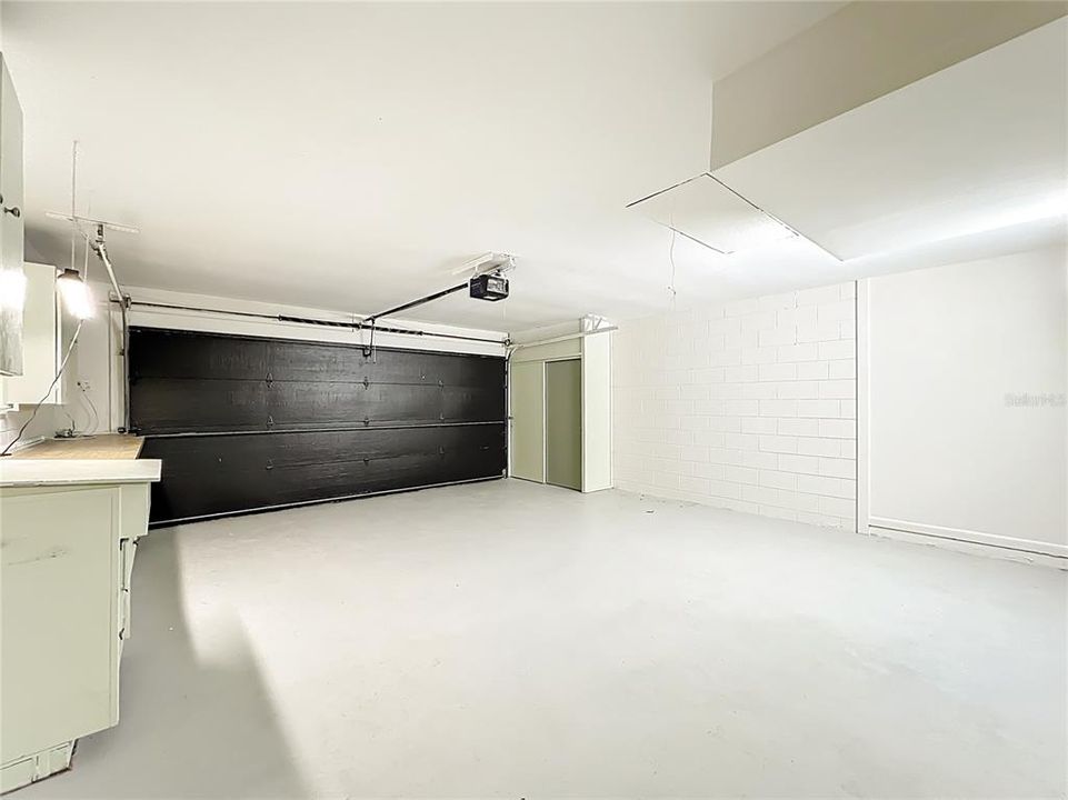 Activo con contrato: $569,000 (3 camas, 3 baños, 2332 Pies cuadrados)