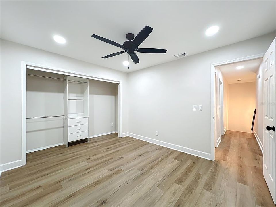 Activo con contrato: $569,000 (3 camas, 3 baños, 2332 Pies cuadrados)