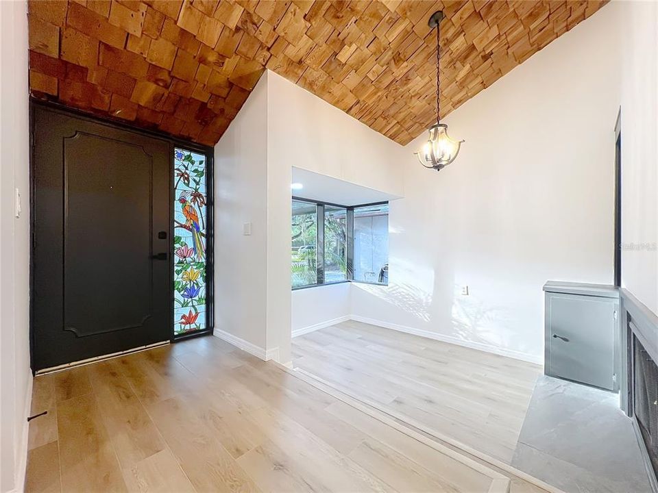 Activo con contrato: $569,000 (3 camas, 3 baños, 2332 Pies cuadrados)