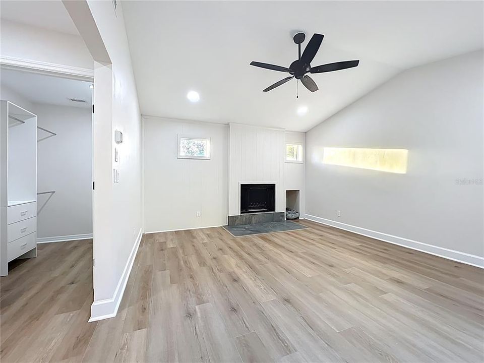 Activo con contrato: $569,000 (3 camas, 3 baños, 2332 Pies cuadrados)