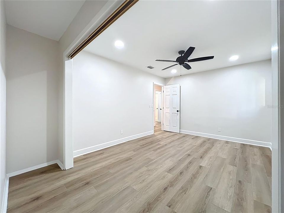 Activo con contrato: $569,000 (3 camas, 3 baños, 2332 Pies cuadrados)