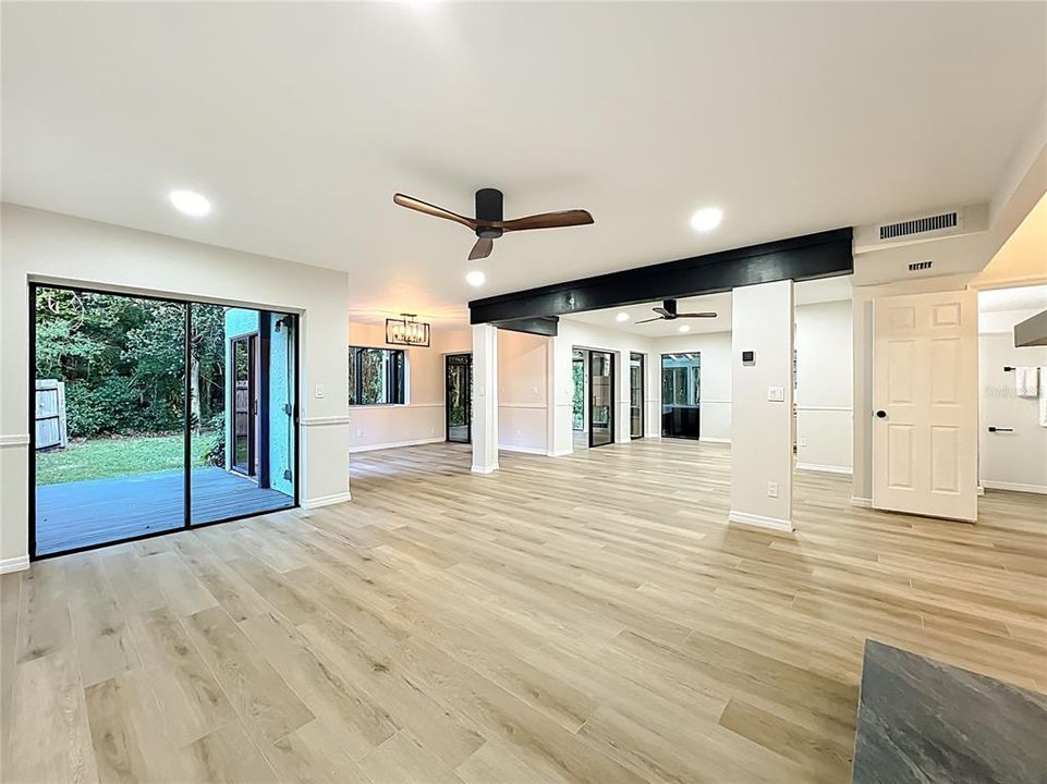 Activo con contrato: $569,000 (3 camas, 3 baños, 2332 Pies cuadrados)