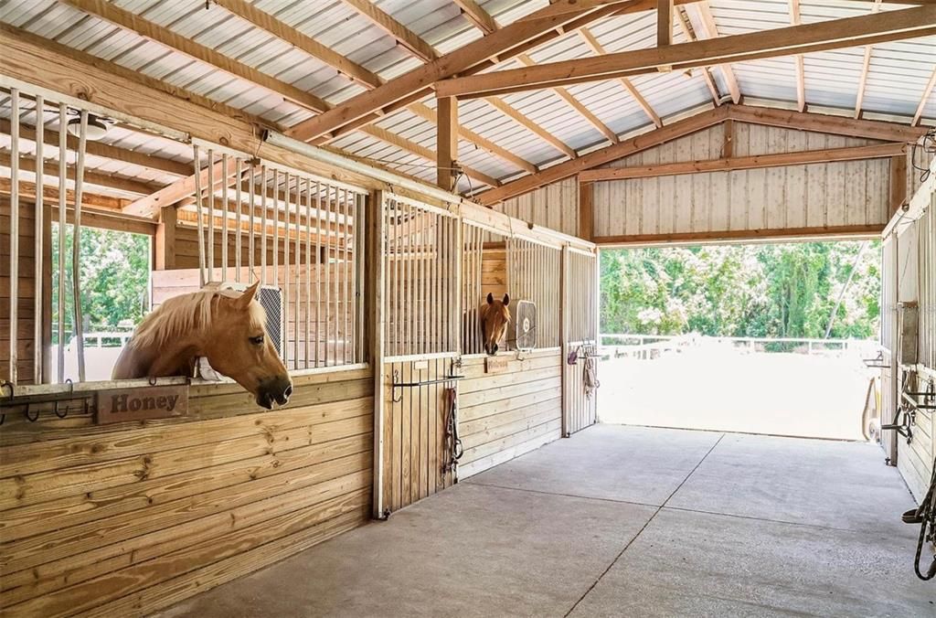 Activo con contrato: $569,000 (3 camas, 3 baños, 2332 Pies cuadrados)