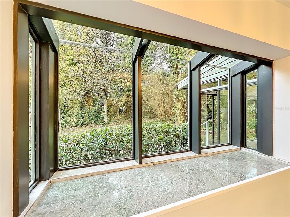 Activo con contrato: $569,000 (3 camas, 3 baños, 2332 Pies cuadrados)