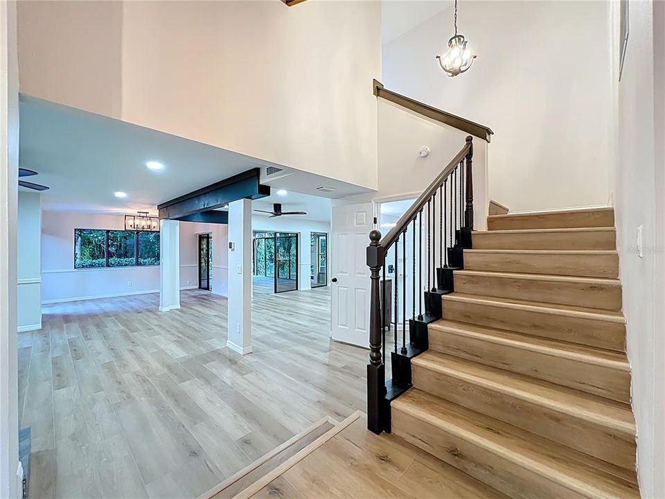 Activo con contrato: $569,000 (3 camas, 3 baños, 2332 Pies cuadrados)