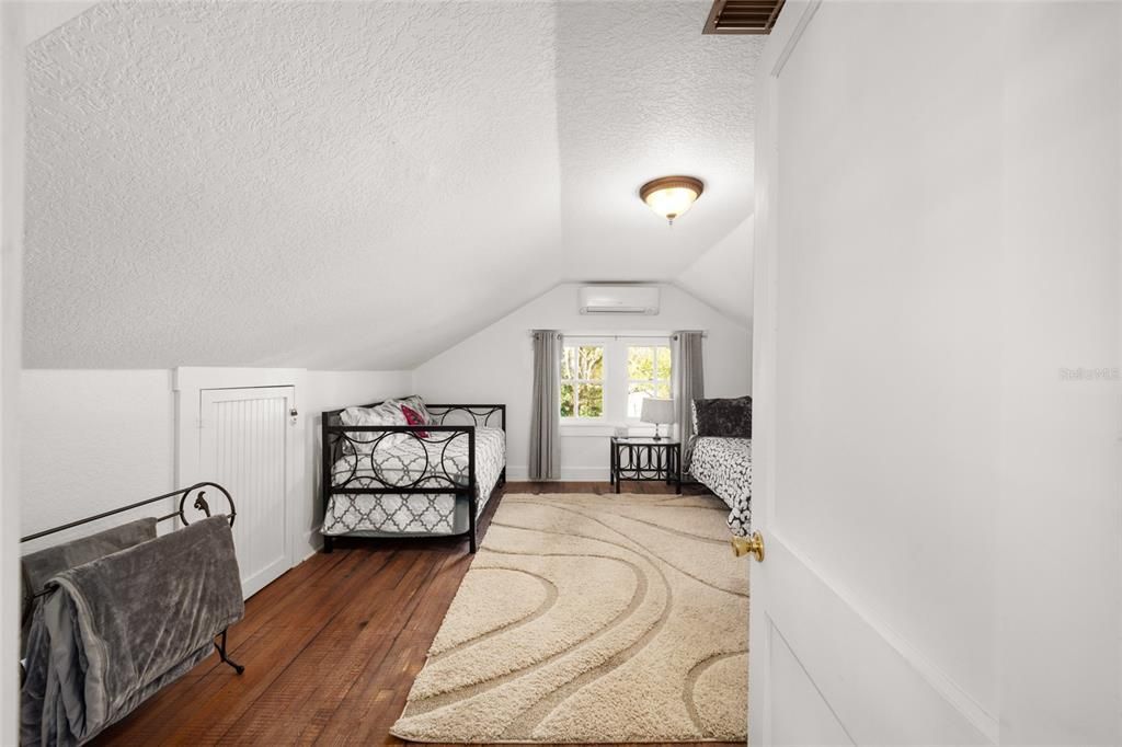 For Sale: $450,000 (4 beds, 2 baths, 2095 Square Feet)