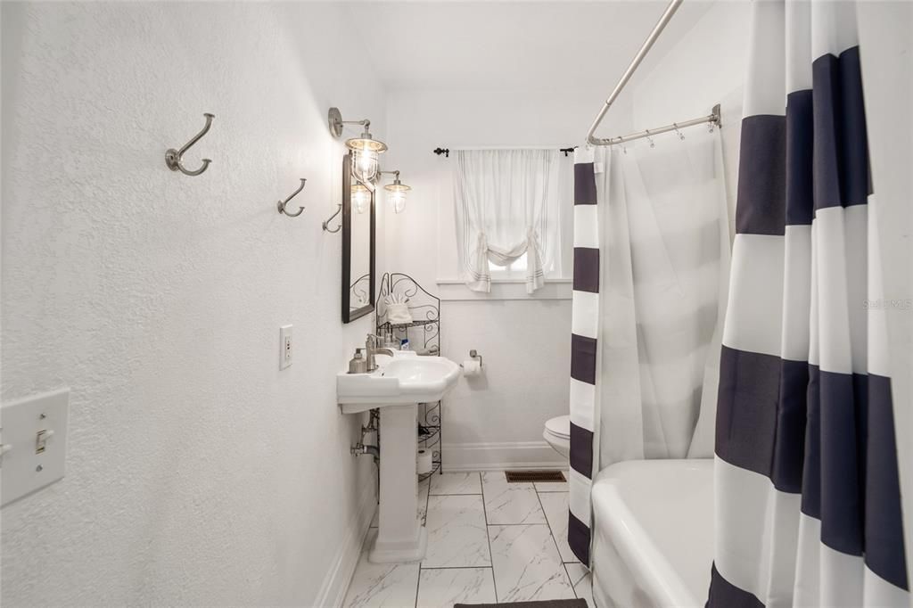 For Sale: $450,000 (4 beds, 2 baths, 2095 Square Feet)