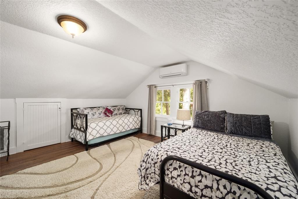 For Sale: $450,000 (4 beds, 2 baths, 2095 Square Feet)