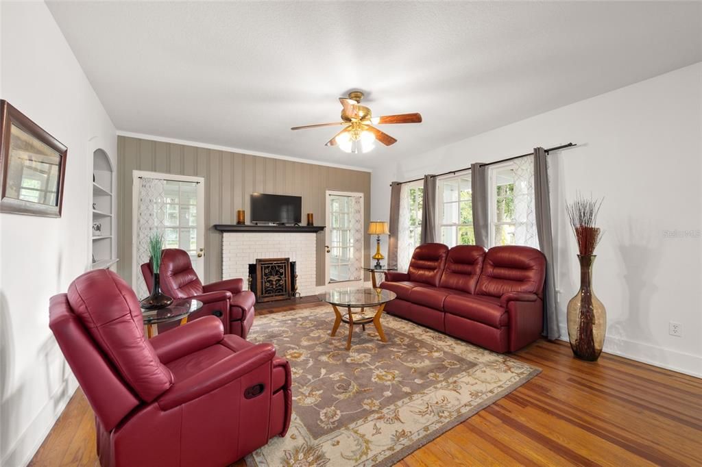 For Sale: $450,000 (4 beds, 2 baths, 2095 Square Feet)