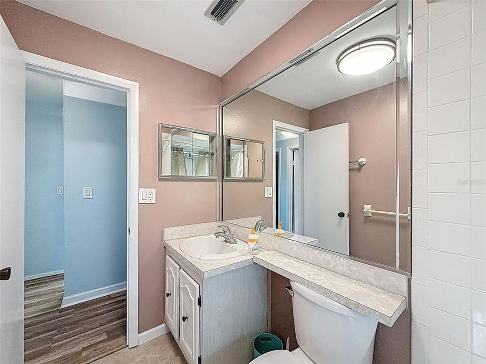 待售: $130,000 (2 贝兹, 2 浴室, 984 平方英尺)