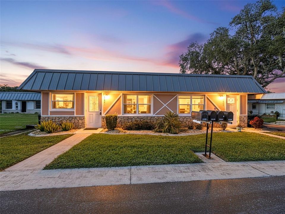 待售: $130,000 (2 贝兹, 2 浴室, 984 平方英尺)