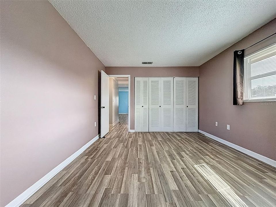 待售: $130,000 (2 贝兹, 2 浴室, 984 平方英尺)