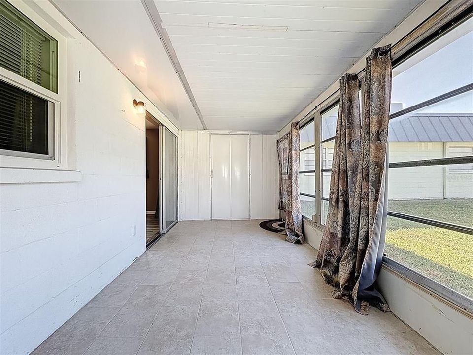 待售: $130,000 (2 贝兹, 2 浴室, 984 平方英尺)