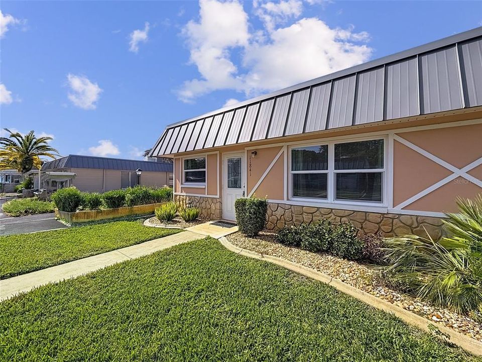 待售: $130,000 (2 贝兹, 2 浴室, 984 平方英尺)