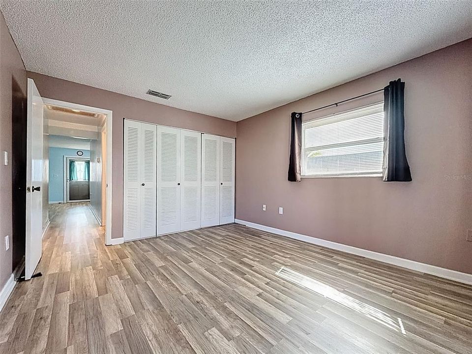 待售: $130,000 (2 贝兹, 2 浴室, 984 平方英尺)